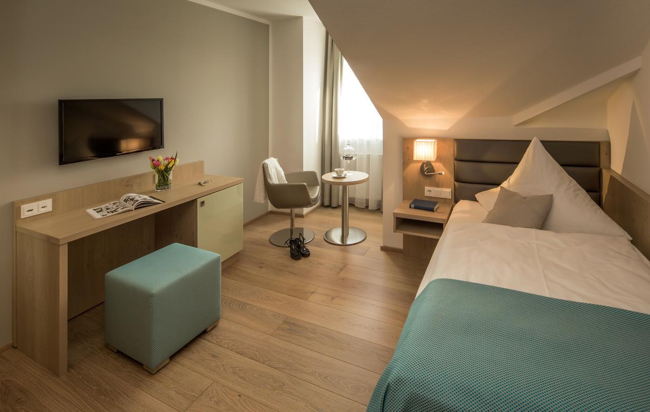 Hotel-Restaurant Distlerhof Leinburg エクステリア 写真